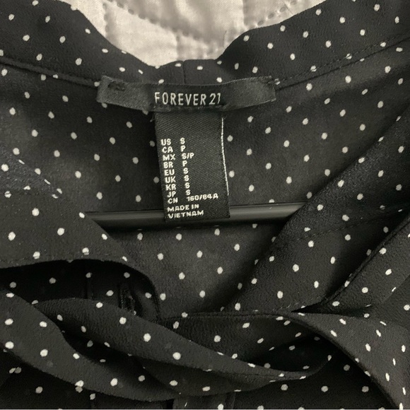 Forever 21–Black & White polka dot button up blouse with tie collar. Size S - Picture 10 of 13